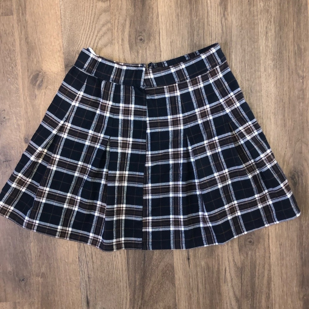 Hollister Plaid A-Line Skirt in Black and White